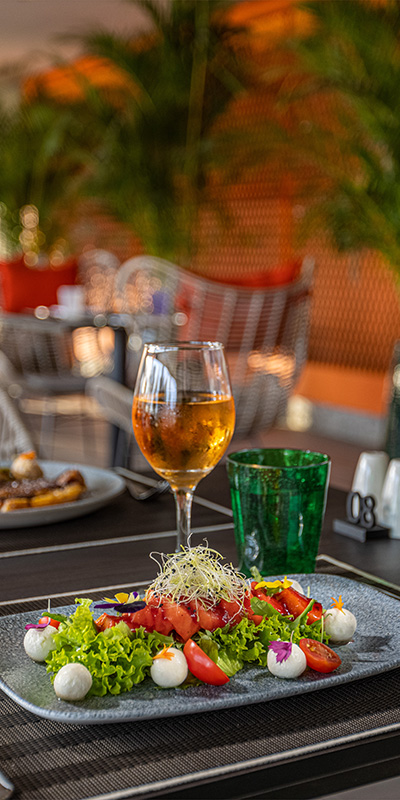  Salatteller von der Erizo Bar im Hotel Faro, a Lopesan Collection Hotel in Maspalomas, Gran Canaria 